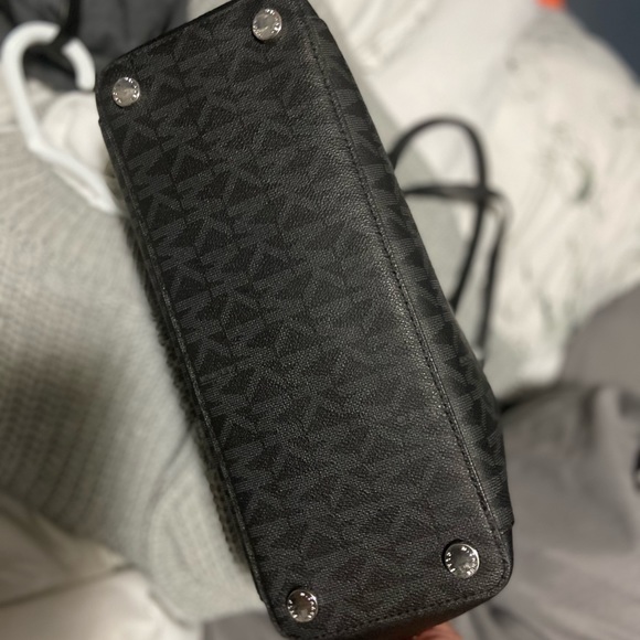 AUTHENTIC Michael Kors Charlotte Logo Bag - Picture 5 of 9